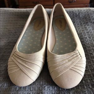 Hit Cake brand ballet flats cream colored size 8.5